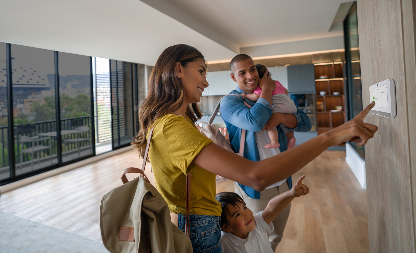 Family leaving house and setting Frase Protection panel